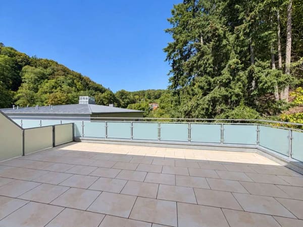 Immobilie in Tegernheim - Wohnen am Waldrand – zwei Zimmer und eine Dachterrasse zum Verlieben - Bild 0