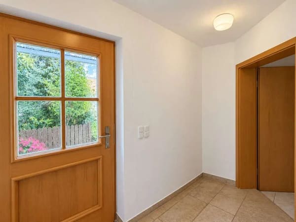 Immobilie in Köfering - Ein Zuhause im Grünen – gepflegte Doppelhaushälfte mit Garten und Balkon in Köfering - Bild 2