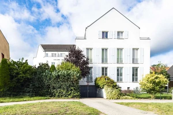 Immobilie in Birkenwerder - Kapitalanlage, die aus der Reihe tanzt: 2-Zimmer-Wohnung mit eigenem Eingang, Gartenanteil und Tiefg - Bild 0
