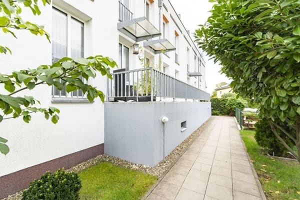 Immobilie in Birkenwerder - Kapitalanlage, die aus der Reihe tanzt: 2-Zimmer-Wohnung mit eigenem Eingang, Gartenanteil und Tiefg - Bild 2