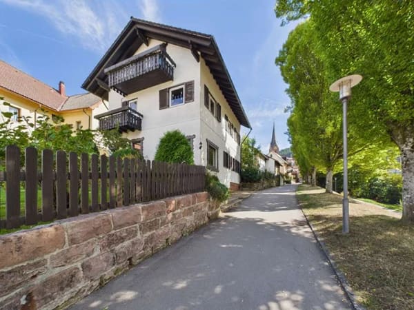 Immobilie in Baiersbronn - MFH: Aufteiler aufgepasst! 3 x 3 Zimmer-Whg., gute Lage, Ausbaupotential, Balkon, Aussicht, Terrasse - Bild 1
