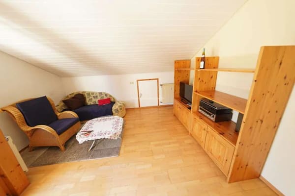 Immobilie in Isny im Allgäu - Möbelierte 3 Zi DG Wohnung in Isny  wahlweise ohne oder mit  Garage - Bild 4