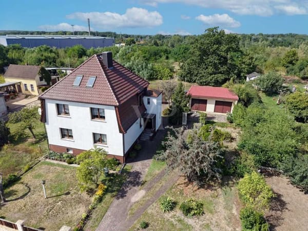 Immobilie in Doberlug-Kirchhain - charmantes Einfamilienhaus mit großen Grundstück und Ausbaupotential in ruhiger Lage - Bild 0