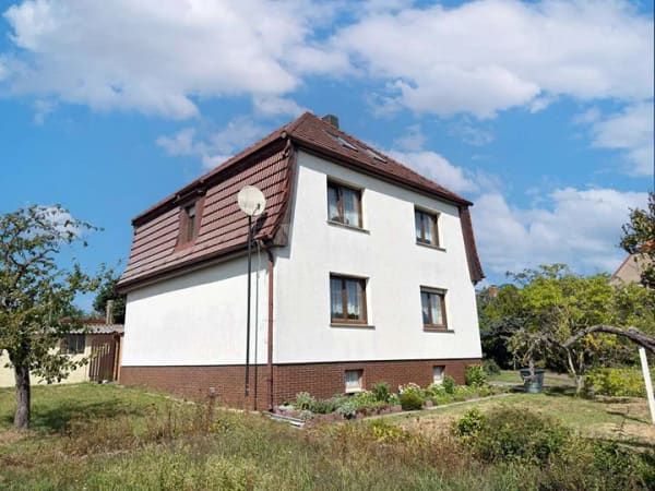Immobilie in Doberlug-Kirchhain - charmantes Einfamilienhaus mit großen Grundstück und Ausbaupotential in ruhiger Lage - Bild 1