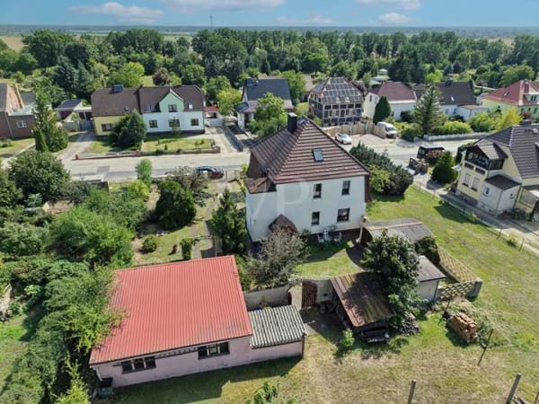 Immobilie in Doberlug-Kirchhain - charmantes Einfamilienhaus mit großen Grundstück und Ausbaupotential in ruhiger Lage - Bild 2