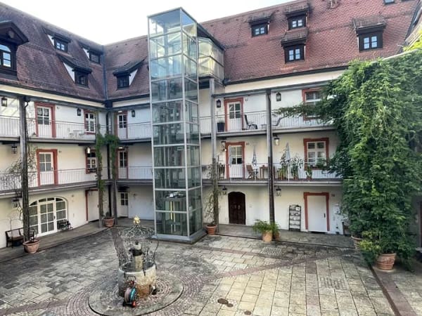 Immobilie in Obertraubling - Wasserschloss Gebelkofen: Hervorragende 2-Zimmker-Wohnung, Idylle pur - Bild 2