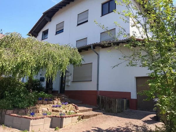 Immobilie in Hammersbach - INDIVIDUELLES – OFFEN GESTALTETES HAUS (einseitig angebaut) MIT ELW NEUER WINTERGARTEN – MODERNES BAD --- EINBAUKÜCHE SO WILL MAN LEBEN – GROSSZÜGIG – - Bild 0