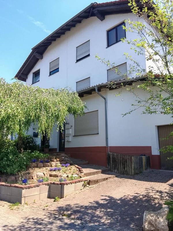 Immobilie in Hammersbach - INDIVIDUELLES – OFFEN GESTALTETES HAUS (einseitig angebaut) MIT ELW NEUER WINTERGARTEN – MODERNES BAD --- EINBAUKÜCHE SO WILL MAN LEBEN – GROSSZÜGIG – - Bild 1