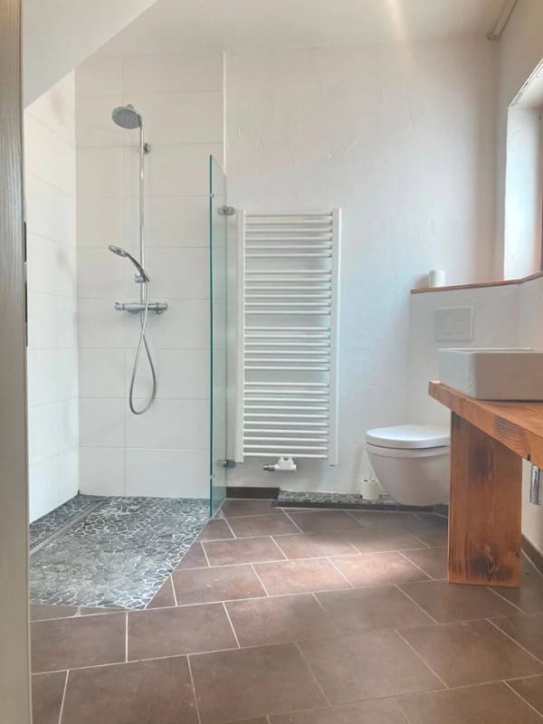 Immobilie in Hammersbach - INDIVIDUELLES – OFFEN GESTALTETES HAUS (einseitig angebaut) MIT ELW NEUER WINTERGARTEN – MODERNES BAD --- EINBAUKÜCHE SO WILL MAN LEBEN – GROSSZÜGIG – - Bild 3