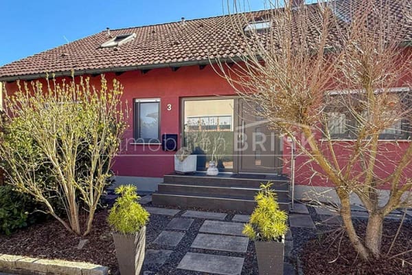 Immobilie in Markt Erlbach - Neue Preischance! Viel Raum für Familie, Arbeiten und gemeinsame Momente:  Einfamilienhaus mit Einliegerwohnung, Keller, Garten, Doppelgarage - Bild 0