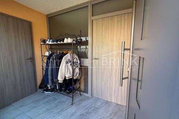 Immobilie in Markt Erlbach - Neue Preischance! Viel Raum für Familie, Arbeiten und gemeinsame Momente:  Einfamilienhaus mit Einliegerwohnung, Keller, Garten, Doppelgarage - Bild 1