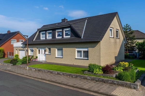 Immobilie in Damme - Großzügiges Zweifamilienhaus in begehrter Wohnlage -  Wohnen mit vielseitigen Nutzungsmöglichkeiten - Bild 1