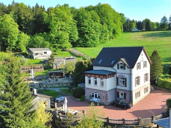 Immobilie in Oybin - Hochwertiges Anwesen mit Villa, Ferienhaus und Igluhuts - Bild 1