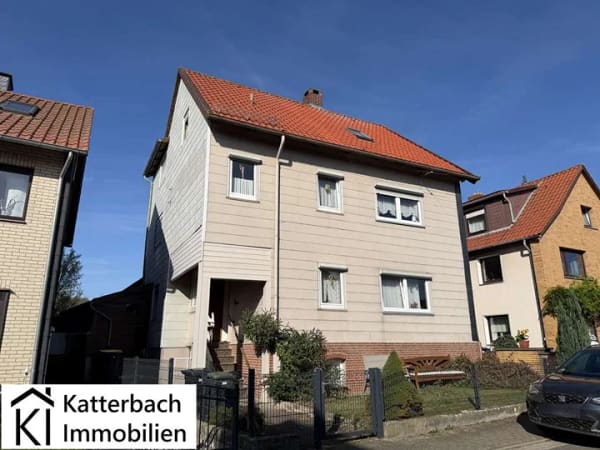 Immobilie in Schladen-Werla - Solides Einfamilienhaus mit Nebengebäude kleinem Vorgarten in Schladen - Bild 0