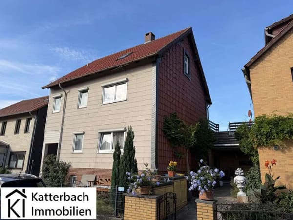 Immobilie in Schladen-Werla - Solides Einfamilienhaus mit Nebengebäude kleinem Vorgarten in Schladen - Bild 1