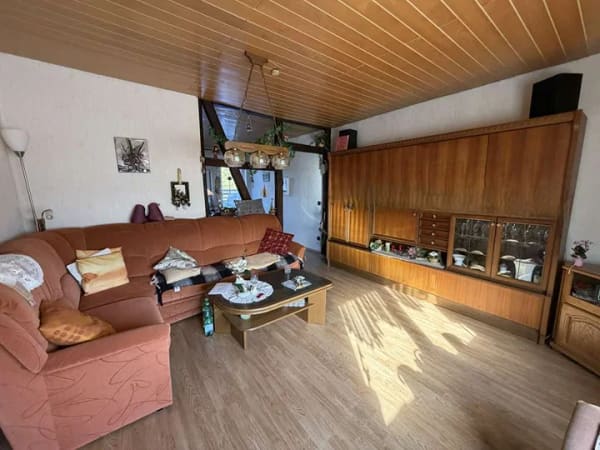 Immobilie in Schladen-Werla - Solides Einfamilienhaus mit Nebengebäude kleinem Vorgarten in Schladen - Bild 3