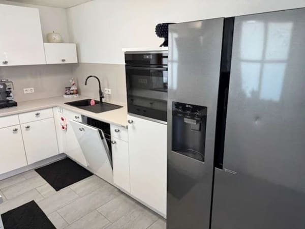 Immobilie in Ofterdingen - Günstige 3-Zi.-OG-ETW mit Terrasse, Garage, PKW-Stellplatz, Einbauküche, Wärmepumpe+Solar, u.v.m. - Bild 1