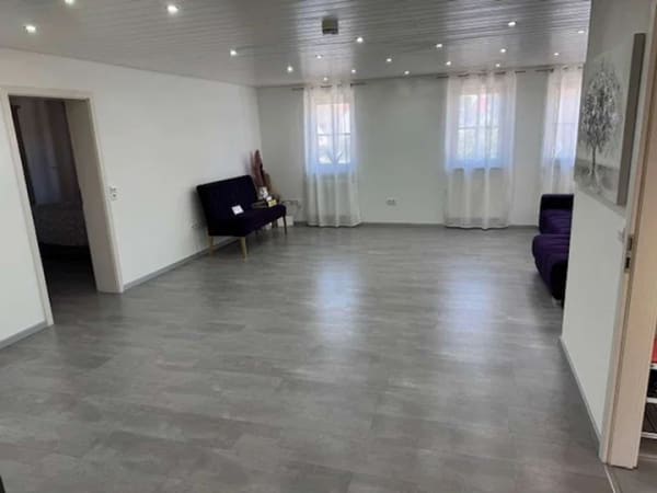 Immobilie in Ofterdingen - Günstige 3-Zi.-OG-ETW mit Terrasse, Garage, PKW-Stellplatz, Einbauküche, Wärmepumpe+Solar, u.v.m. - Bild 4