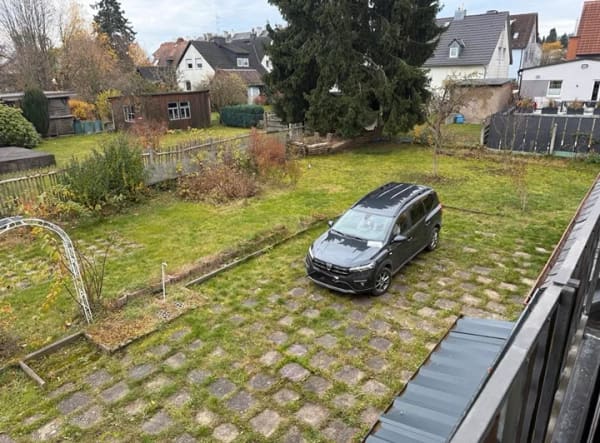 Immobilie in Kirchenlamitz - DHH mit 700 qm Grundstück und 2 Garagen - Bild 1