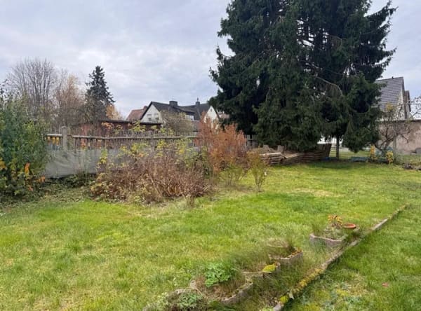 Immobilie in Kirchenlamitz - DHH mit 700 qm Grundstück und 2 Garagen - Bild 2