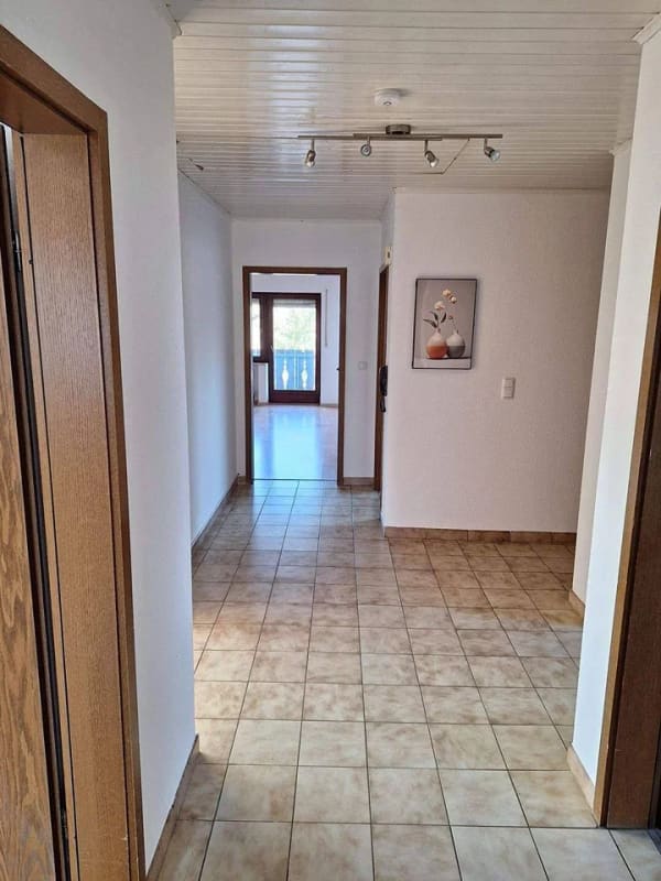 Immobilie in Beratzhausen - 3,5 Zimmer Wohnung mit Balkon und Garten - Bild 1
