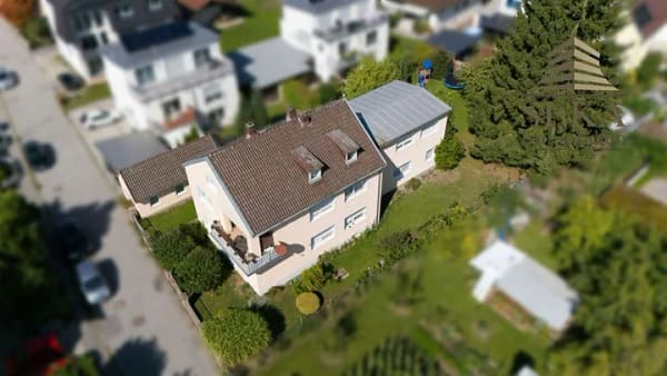 Immobilie in Deggendorf - Vermietetes Mehrfamilienhaus mit 5 Wohnungen und großem Grundstück in zentrumsnaher Lage von Deggend - Bild 0