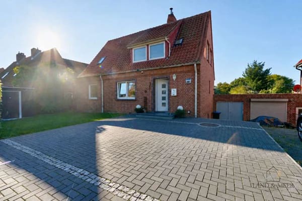 Immobilie in Oldenburg in Holstein - Ostseenahes Einfamilienhaus mit 130 m² Wohnfläche, Gartengeschoss & großem Garten - Bild 0