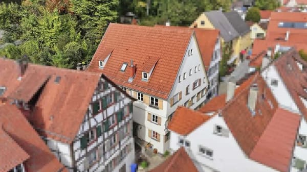 Immobilie in Biberach an der Riß - Großzügige Innenstadtwohnung auf zwei Ebenen zum Renovieren in Biberach-Weberberg - Bild 2