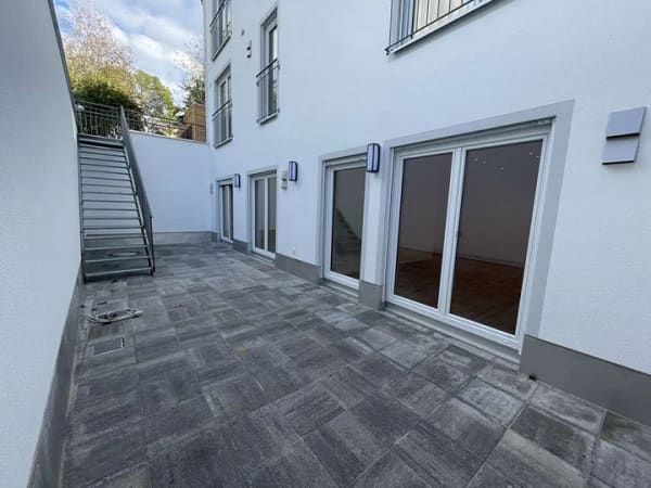 Immobilie in Forstern - Moderne 3-Zimmer-Souterrain-Wohnung mit Terrasse, provisionsfrei - Bild 0