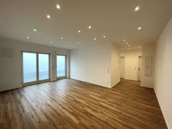 Immobilie in Forstern - Moderne 3-Zimmer-Souterrain-Wohnung mit Terrasse, provisionsfrei - Bild 1