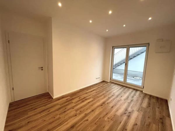 Immobilie in Forstern - Moderne 3-Zimmer-Souterrain-Wohnung mit Terrasse, provisionsfrei - Bild 4
