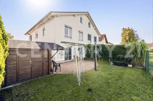 Immobilie in Finsing - Traumhaftes Familiendomizil mit Kamin, Sonnenterrasse & Grün-Weitblick in Finsing - Bild 1