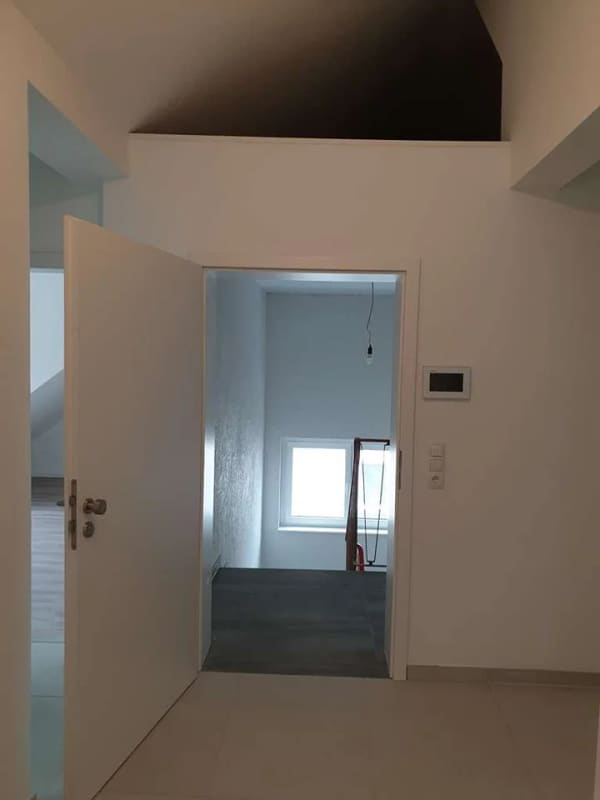 Immobilie in Walluf - Sonnige Dachgeschosswohnung mit Südbalkon & viel Licht - Bild 2