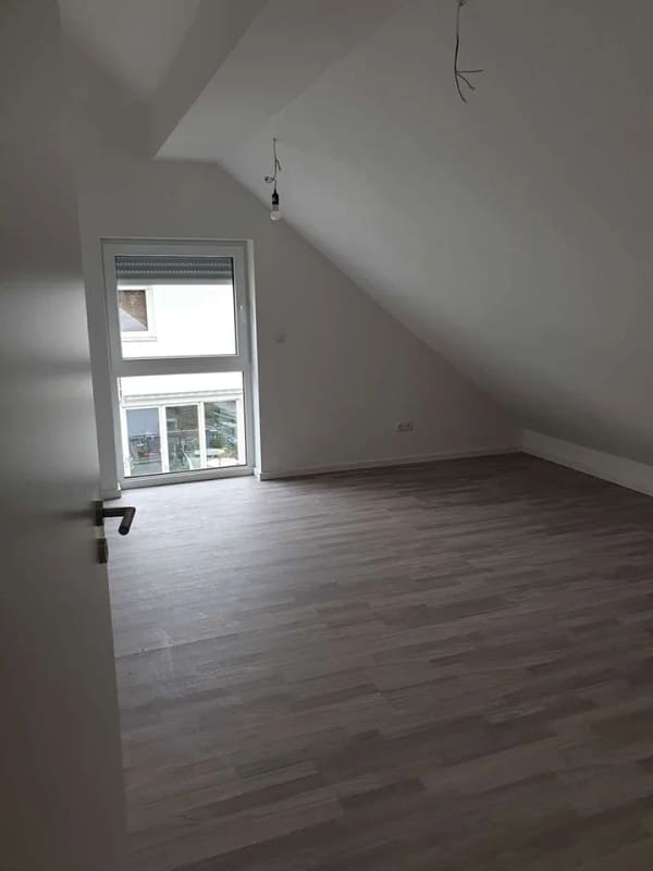 Immobilie in Walluf - Sonnige Dachgeschosswohnung mit Südbalkon & viel Licht - Bild 3