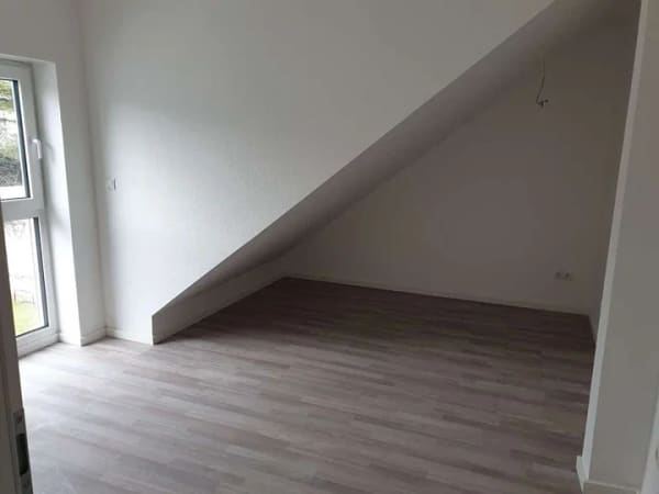 Immobilie in Walluf - Sonnige Dachgeschosswohnung mit Südbalkon & viel Licht - Bild 4