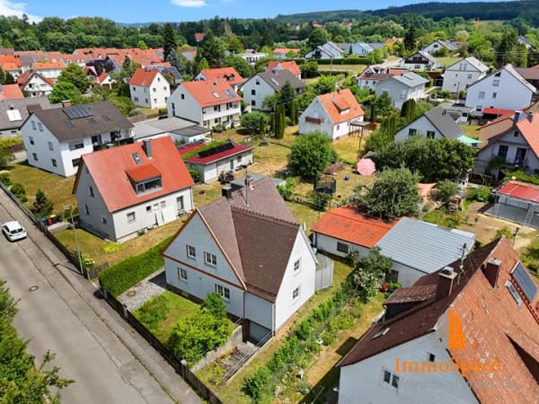 Immobilie in Gessertshausen - ***EIN- BZW. ZWEIFAMILIENHAUS MIT XL GRUNDSTÜCK + 3 GARAGEN + EBK*** - Bild 2