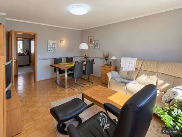 Immobilie in Estenfeld - Drei Zimmer mit Südbalkon- Gepflegte Eigentumswohnung mit  Stellplatz und Kellerraum in ruhiger Lage - Bild 2