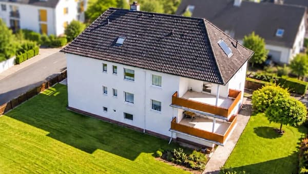 Immobilie in Finnentrop - #KOMINOS IMMOBILIEN# Großzügiges Zweifamilienhaus mit zwei Garagen in Finnentrop-Bamenohl - Bild 0