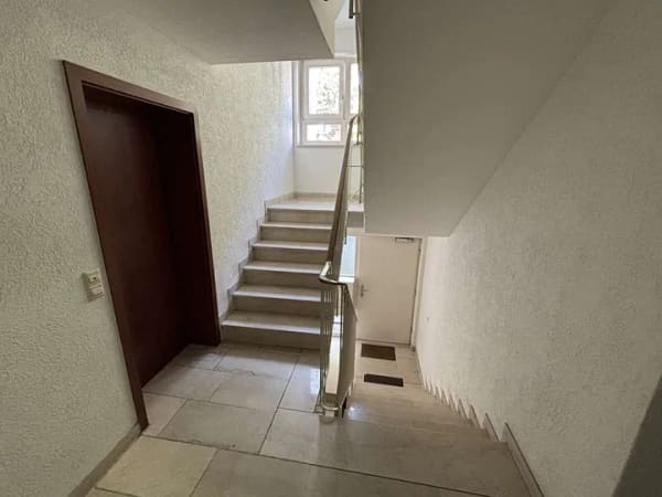 Immobilie in Weinsberg - Ruhig wohnen in Weinsberg - 3 Zimmer-Wohnung mit Balkon, Terrasse & zwei Stellplätze - Bild 1