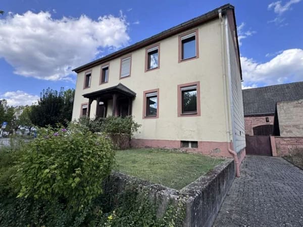 Immobilie in Erlenbach am Main - Handwerker aufgepasst! Großzügiges Einfamilienhaus mit 696 m² Grundstück & Scheune in Erlenbach - Bild 0