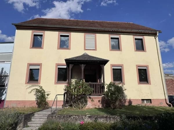 Immobilie in Erlenbach am Main - Handwerker aufgepasst! Großzügiges Einfamilienhaus mit 696 m² Grundstück & Scheune in Erlenbach - Bild 1