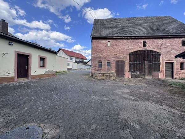 Immobilie in Erlenbach am Main - Handwerker aufgepasst! Großzügiges Einfamilienhaus mit 696 m² Grundstück & Scheune in Erlenbach - Bild 2