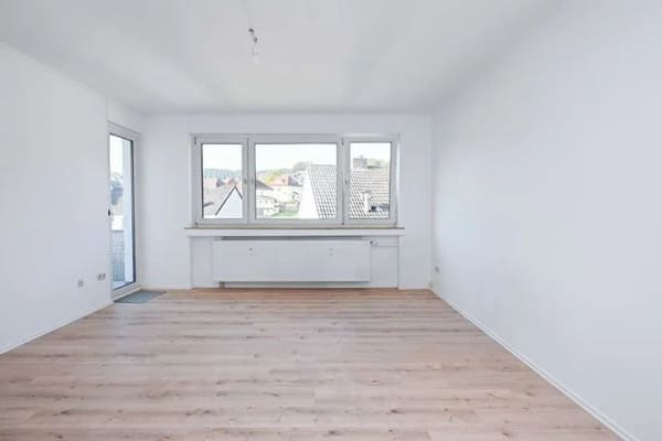 Immobilie in Georgsmarienhütte - Sanierte 3-Zimmer-Eigentumswohnung mit Balkon und neuer Einbauküche in Georgsmarienhütte! - Bild 1