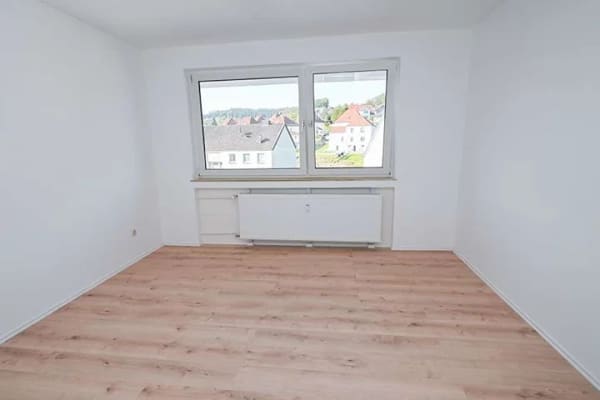 Immobilie in Georgsmarienhütte - Sanierte 3-Zimmer-Eigentumswohnung mit Balkon und neuer Einbauküche in Georgsmarienhütte! - Bild 2