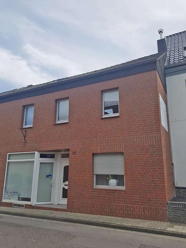 Immobilie in Erkelenz - Gepflegtes Wohnhaus mit Nebengebäude in 41812 Erkelenz-Kückhoven - Bild 0
