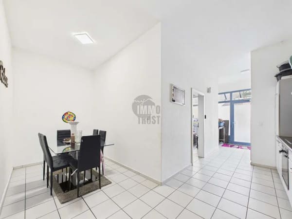 Immobilie in Mundelsheim - MITTEN IN MUNDELSHEIM – 3,5-ZIMMER-ERDGESCHOSSWOHNUNG MIT ZWEI BÄDERN - Bild 0