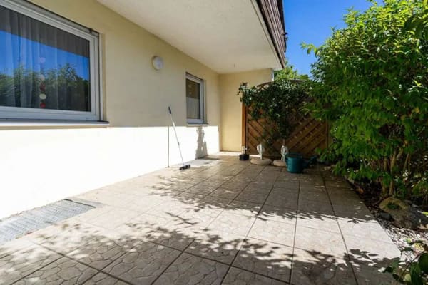 Immobilie in Berghülen - Großzügige 4,5-Zimmer-Erdgeschosswohnung mit Terrasse und Garage - Bild 0