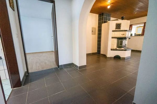 Immobilie in Berghülen - Großzügige 4,5-Zimmer-Erdgeschosswohnung mit Terrasse und Garage - Bild 2