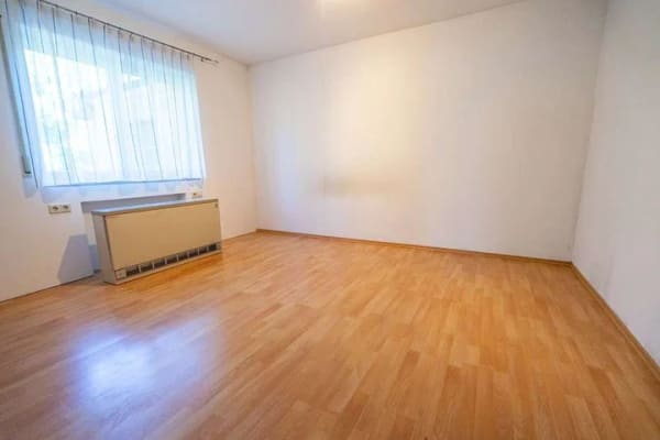 Immobilie in Berghülen - Großzügige 4,5-Zimmer-Erdgeschosswohnung mit Terrasse und Garage - Bild 3