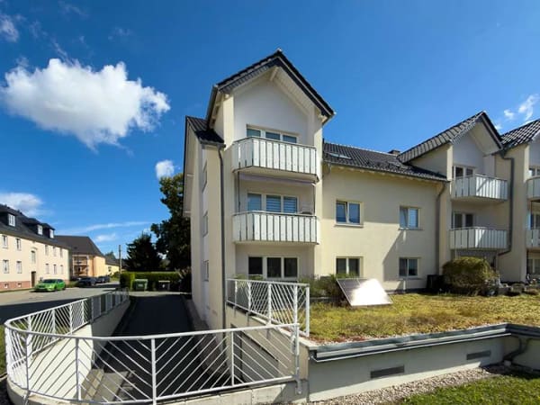Immobilie in Oelsnitz/Erzgeb. - Vermietete 3-Zimmer-Eigentumswohnung mit Terrasse und Tiefgaragenstellplatz - Bild 3